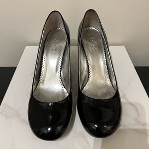 BCBG Damiax Round Toe Pump - Black Patent Leather High Heels - Size 7 1/2